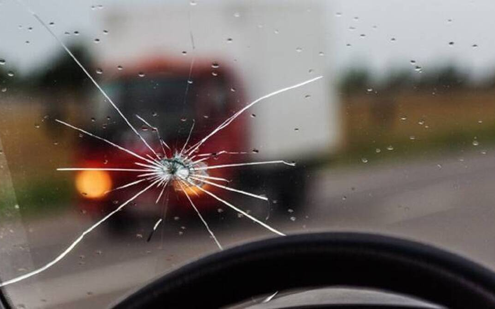 دلایل رایج ترک‌خوردن شیشه کوییک و راه‌حل‌های جلوگیری از آن