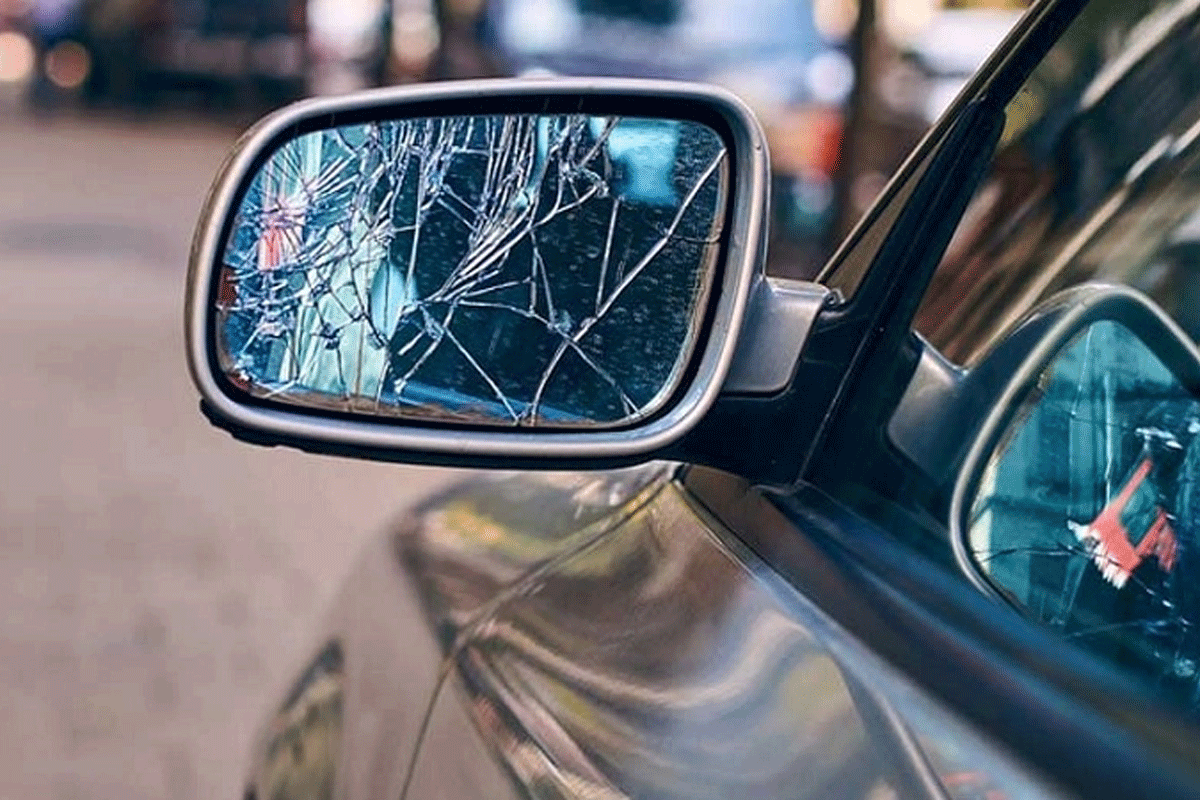 شکستن آینه بغل خودرو؛ تعمیر کنیم یا تعویض؟