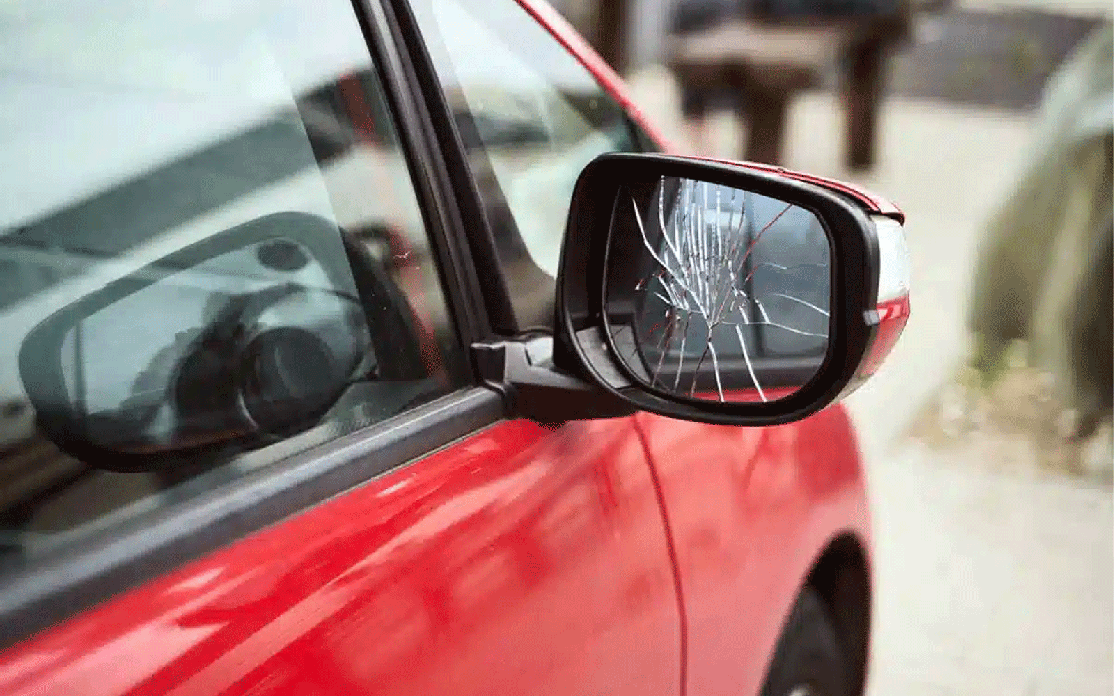 شکستن آینه بغل خودرو؛ تعمیر کنیم یا تعویض؟